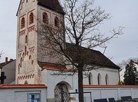 Kirchen und buntes Leben im Gutshaus: Freimann