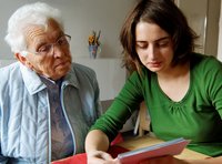 Postpatenprojekt im Landkreis München - Ältere Menschen beim Schriftverkehr unterstützen